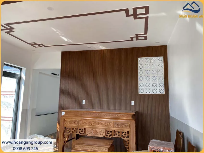 Hình Ảnh Thi Công Phòng Thờ Với Lam Sóng Giả Gỗ