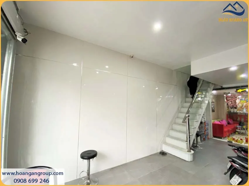 Hình Ảnh Cửa Hàng Ốp Tường PVC Trắng Trơn Sau Hoàn Thiện Hình Ảnh Cửa Hàng Ốp Tường PVC Trắng Trơn Sau Hoàn Thiện