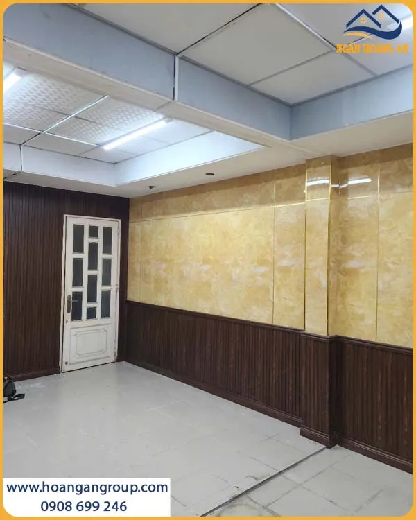 Hình Ảnh Thi Công Lam Sóng Giả Gỗ Cho Phòng Khách