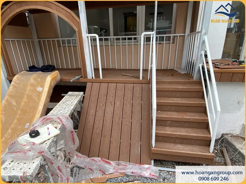 Hình Ảnh Thi Công Gỗ Nhựa Kosmos Màu Light Wood Hình Ảnh Thi Công Gỗ Nhựa Kosmos Màu Light Wood