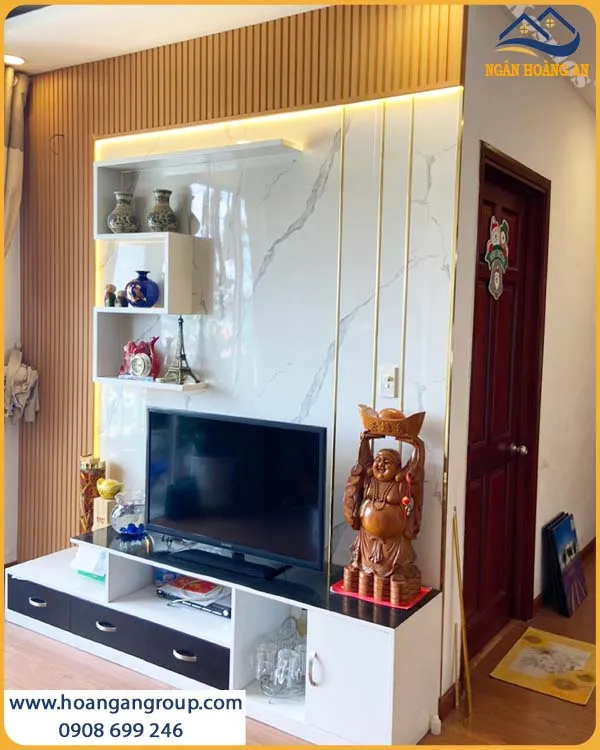 Mẫu Vách Tivi Sang Trọng Kết Hợp PVC Giả Đá Và Lam Sóng Giả Gỗ