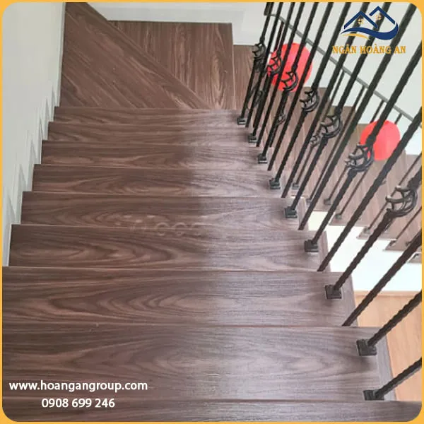 Những Lưu Ý Khi Sử Dụng Bậc Cầu Thang Nhựa Giả Gỗ