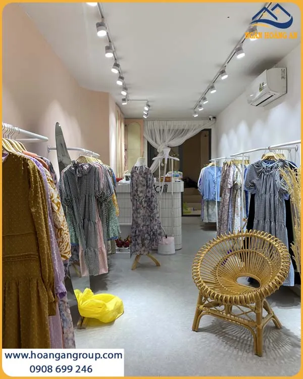 Lót Sàn Nhựa Hèm Khóa Cho Shop Kinh Doanh Hiện Đại