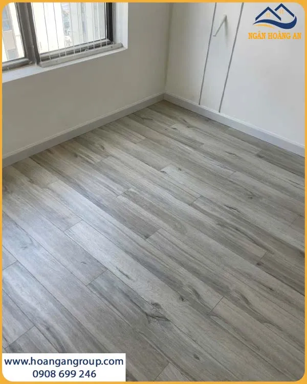 Lắp Đặt Sàn Gỗ Charmwood E862 8mm Cho Không Gian Sang Trọng Lắp Đặt Sàn Gỗ Charmwood E862 8mm Cho Không Gian Sang Trọng