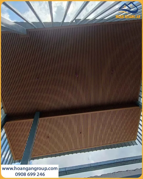Trần Mái Hiên Ốp Lam Sóng Gỗ Nhựa ASA Hobiwood 5SASA-001