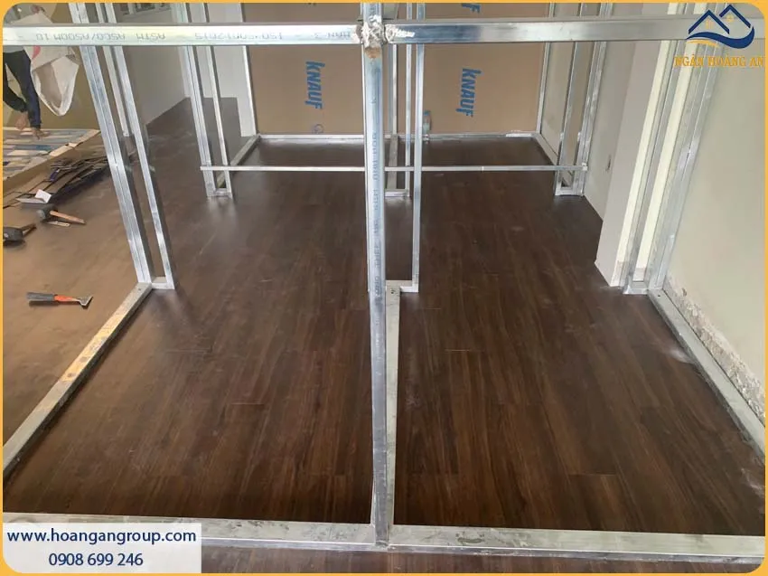 Hoàn Thiện Văn Phòng Nhanh Chóng Với Sàn Nhựa Dán Keo