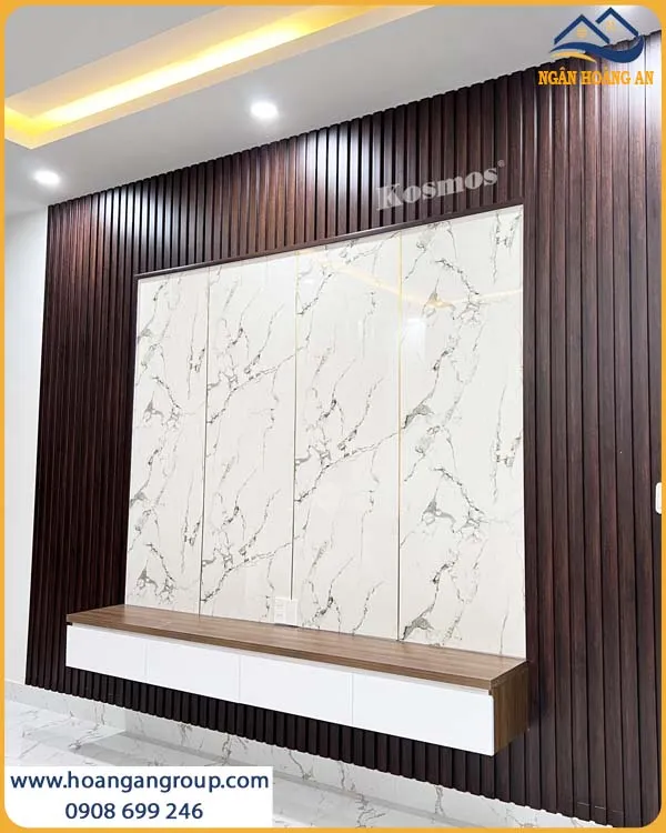 Vách Tivi Sang Trọng Với PVC Giả Đá Kết Hợp Lam Sóng Giả Gỗ