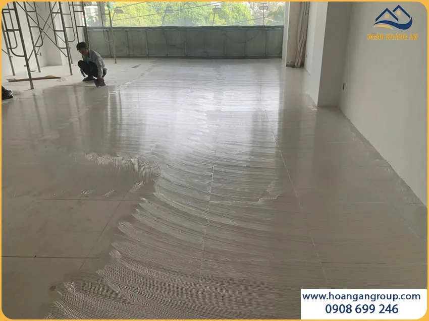 Khách Hàng Hài Lòng Về Dịch Vụ Thi Công Sàn Nhựa Dán Keo Tại Ngân Hoàng An