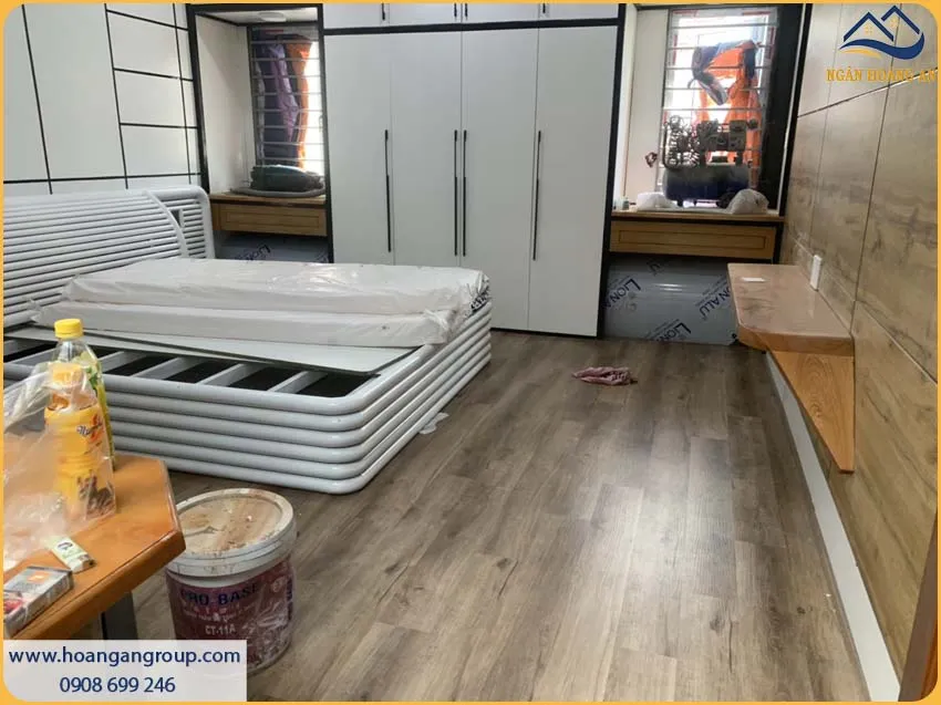 Làm Mới Phòng Ngủ Với Sàn Nhựa Hèm Khóa Giả Gỗ