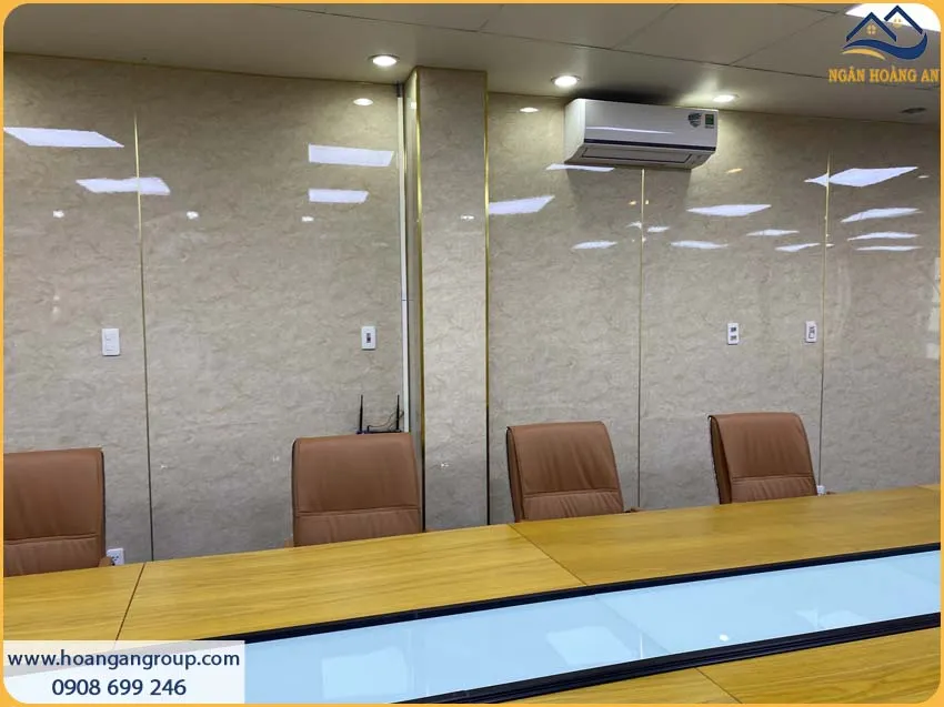 Thi Công PVC Giả Đá Cho Không Gian Phòng Họp