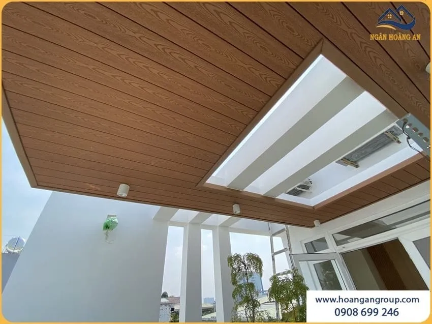 Không Gian Ngoài Trời Đẹp Nhờ Ốp Trần Tấm Ốp Gỗ Nhựa