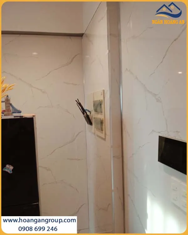 Không Gian Nhà Hiện Đại Với Tường PVC Giả Đá
