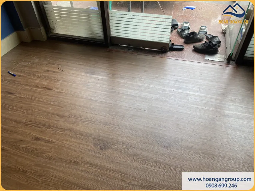 Không Gian Nhà Ở Sạch Đẹp Nhờ Sàn Nhựa Dán Keo