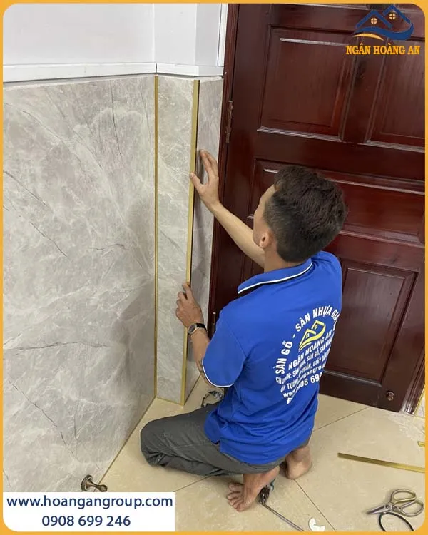 Góc Tường Ốp Lamri PVC Giả Đá Hoàn Thiện Chỉn Chu