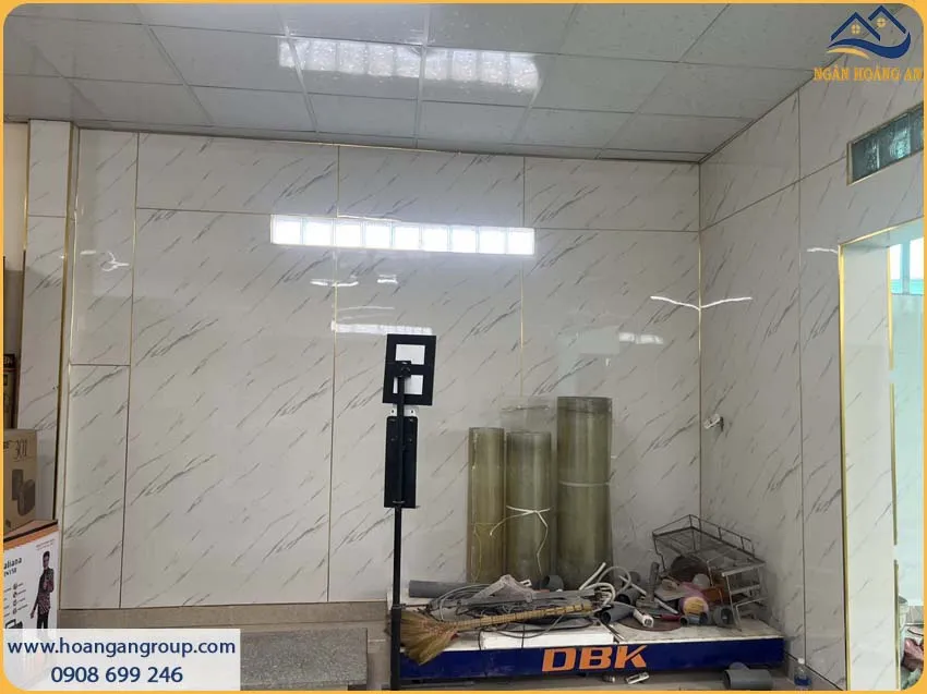 Không Gian Bếp Hiện Đại Với Bề Mặt PVC Giả Đá Sang Trọng Không Gian Bếp Hiện Đại Với Bề Mặt PVC Giả Đá Sang Trọng