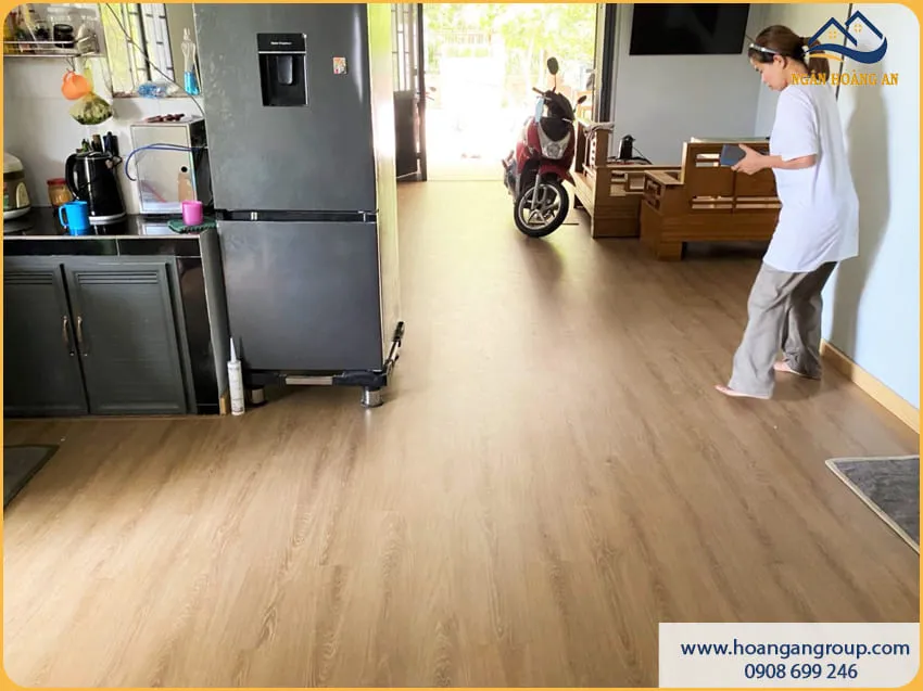 Không Gian Sống Sang Trọng Với Sàn Nhựa Hèm Khoá