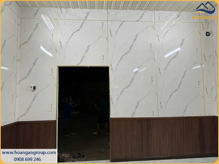 Thi Công Ốp Lamri Lam Sóng Giả Gỗ Cho Không Gian Sinh Hoạt