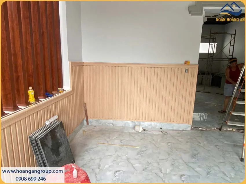 Thi Công Ốp Tường Lamri Lam Sóng Giả Gỗ Theo Xu Hướng Mới