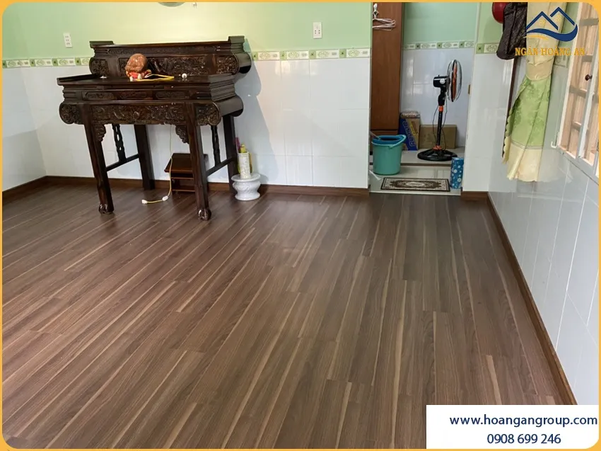 Sàn Gỗ Chống Trầy Giúp Phòng Thờ Luôn Bền Đẹp Theo Thời Gian