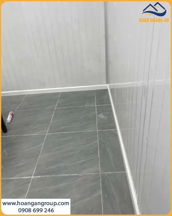 Len Chân Tường Màu Trắng Tạo Điểm Nhấn Cho Không Gian Len Chân Tường Màu Trắng Tạo Điểm Nhấn Cho Không Gian