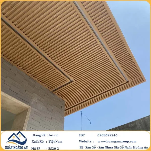 Ốp Trần Tấm PVC Lam Sóng iWood Tại Quận 5 TPHCM