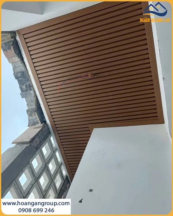 Ban Công Hoàn Thiện Với Lam Sóng Gỗ Nhựa ASA Hobiwood 5SASA-001
