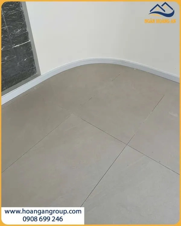 Lắp Đặt Len Chân Tường Charm PVC755 Tạo Điểm Nhấn Sang Trọng