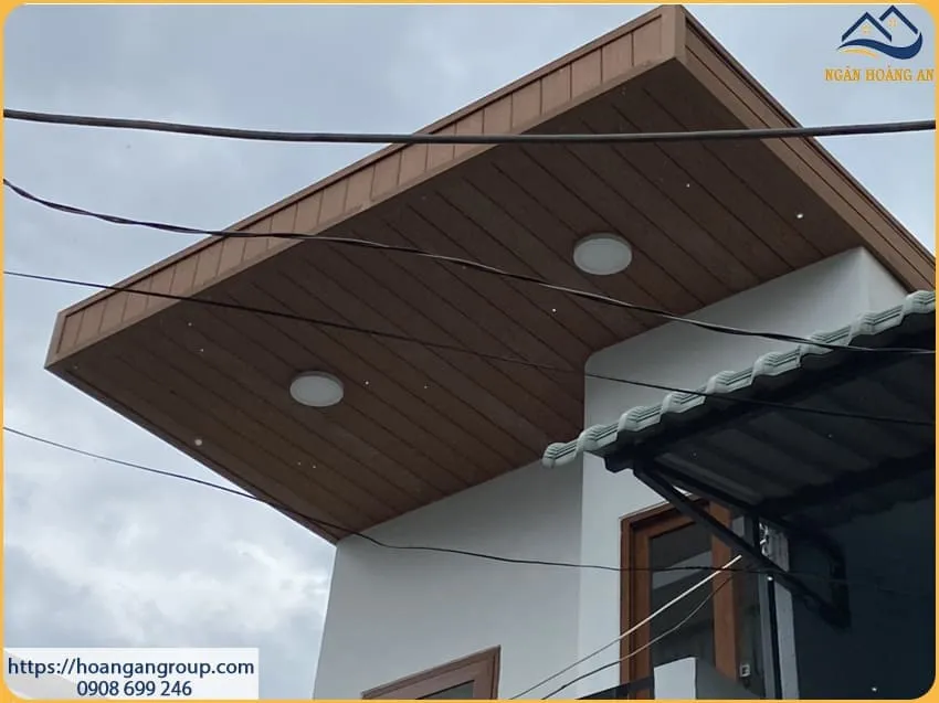 Lắp Đặt Mái Hiên Bằng Tấm Ốp Gỗ Nhựa Ngoài Trời Tại Củ Chi TPHCM