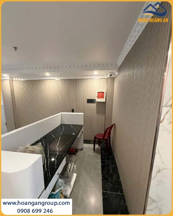 Thi Công Tấm Nhựa Lam Sóng Than Tre iWood Kháng Mối, Chống Ẩm Thi Công Tấm Nhựa Lam Sóng Than Tre iWood Kháng Mối, Chống Ẩm