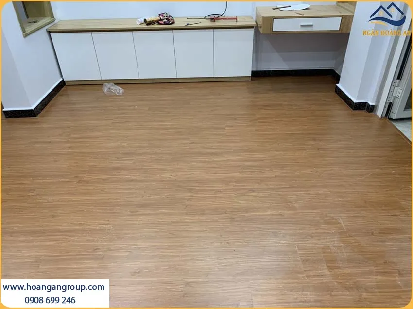 Căn Hộ Thi Công Bằng Sàn Gỗ Công Nghiệp Bền Bỉ, Không Bị Phai Màu Căn Hộ Thi Công Bằng Sàn Gỗ Công Nghiệp Bền Bỉ, Không Bị Phai Màu