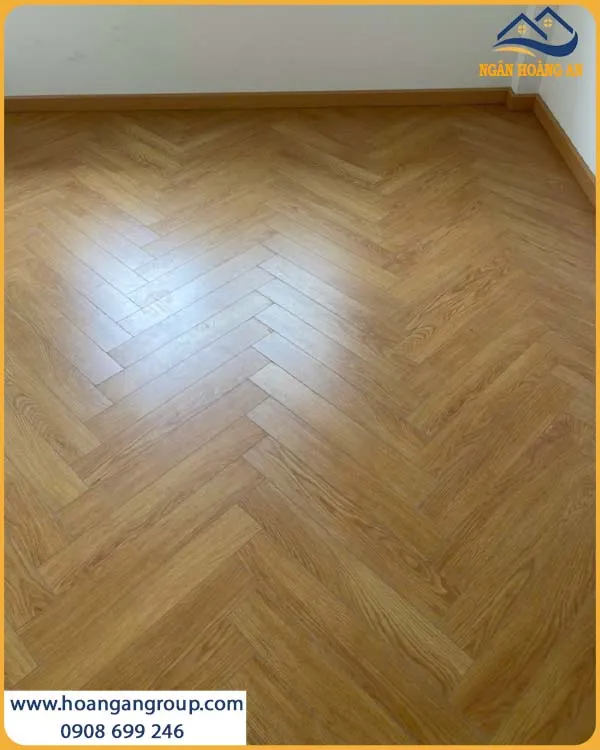 Cận Cảnh Sàn Gỗ Xương Cá Charmwood C01 Chống Trầy Xước Cận Cảnh Sàn Gỗ Xương Cá Charmwood C01 Chống Trầy Xước