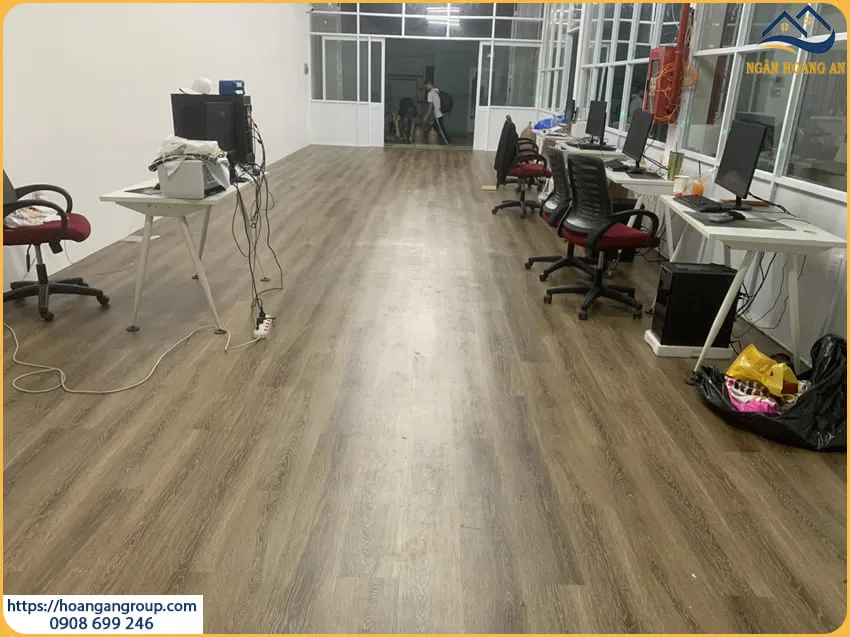 Lắp Đặt Sàn Nhựa Giả Gỗ Tại Tân Phú TPHCM