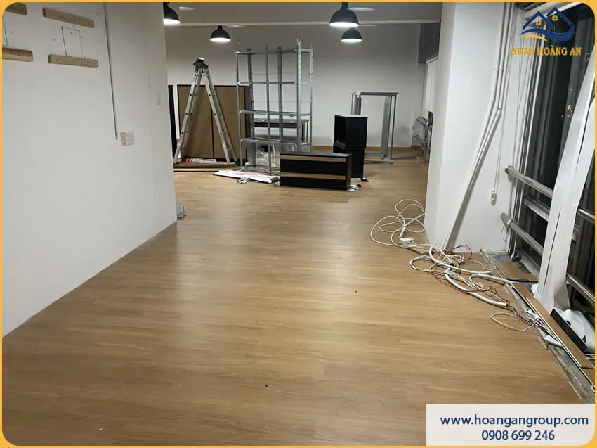 Lắp Đặt Sàn Nhựa Hèm Khoá Morser C600 Cho Văn Phòng