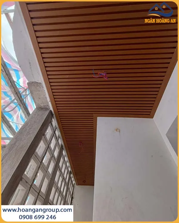 Góc Mái Hiên Nổi Bật Với Lam Sóng Gỗ Nhựa ASA Hobiwood 5SASA-001
