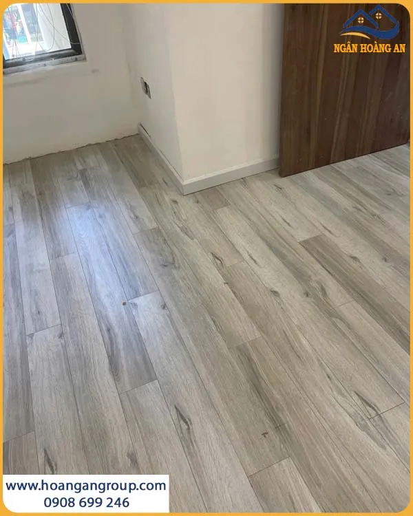 Thi Công Sàn Gỗ Charmwood E862 Cho Không Gian Hiện Đại Thi Công Sàn Gỗ Charmwood E862 Cho Không Gian Hiện Đại