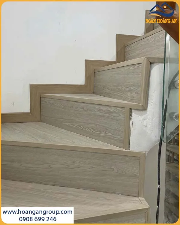 Chi Tiết Thi Công Cầu Thàng Bằng Sàn Nhựa Hèm Khóa Kosmos SPC5001 Chi Tiết Thi Công Cầu Thàng Bằng Sàn Nhựa Hèm Khóa Kosmos SPC5001