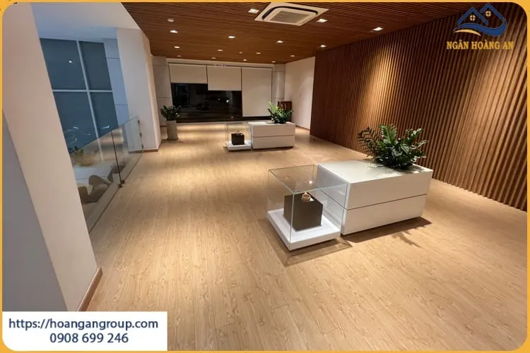 Lát Nền Sàn Gỗ Công Nghiệp Bền Màu Theo Thời Gian