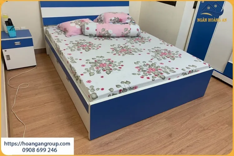 Lát Nền Sàn Gỗ Công Nghiệp Cho Phòng Ngủ Ấm Cúng Lát Nền Sàn Gỗ Công Nghiệp Cho Phòng Ngủ Ấm Cúng