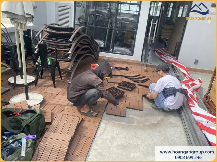 Lát Sàn Ban Công Bằng Vỉ Gỗ Nhựa Kosmos Copper Brown Lát Sàn Ban Công Bằng Vỉ Gỗ Nhựa Kosmos Copper Brown