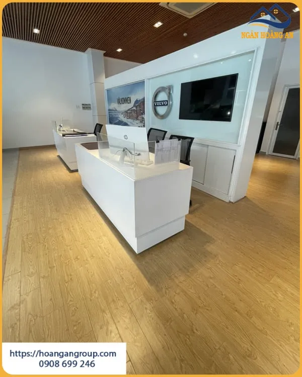 Lát Sàn Gỗ Công Nghiệp Cho Showroom