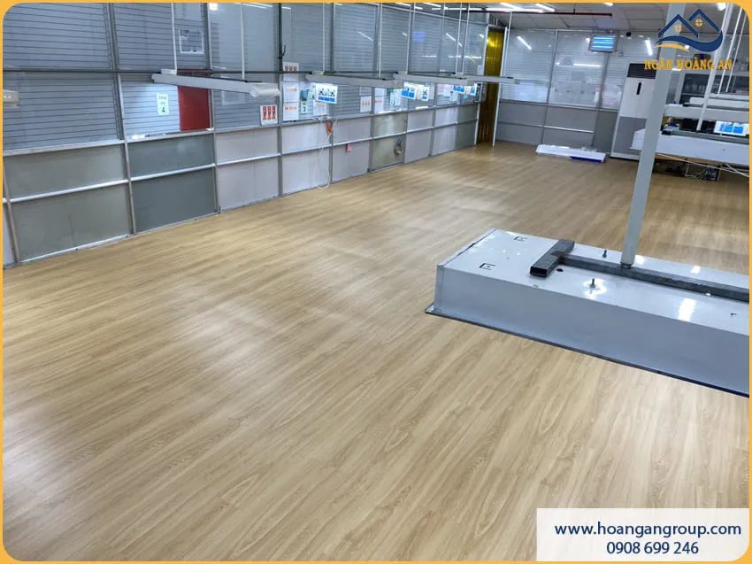 Lát Sàn Nhựa Dán Keo Cho Công Ty Sạch Sẽ