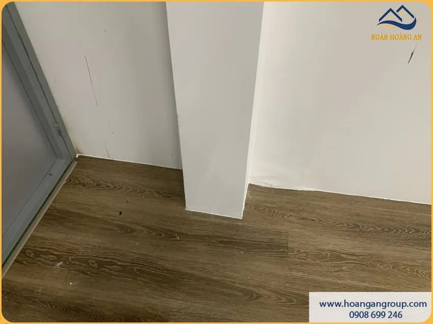 Lát Sàn Nhựa Dán Keo Cho Khu Vực Văn Phòng Gọn Gàng Lát Sàn Nhựa Dán Keo Cho Khu Vực Văn Phòng Gọn Gàng