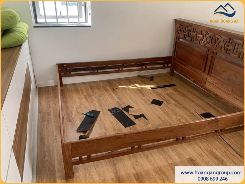 Lát Sàn Nhựa Dán Keo Cho Nhà Ở Sạch Đẹp