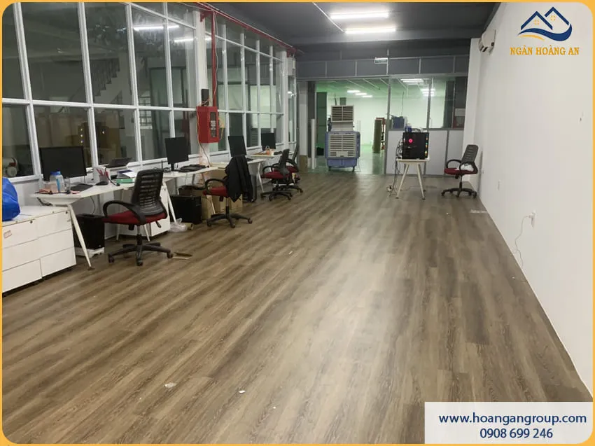 Lát Sàn Nhựa Dán Keo Cho Văn Phòng Sạch Sẽ Lát Sàn Nhựa Dán Keo Cho Văn Phòng Sạch Sẽ