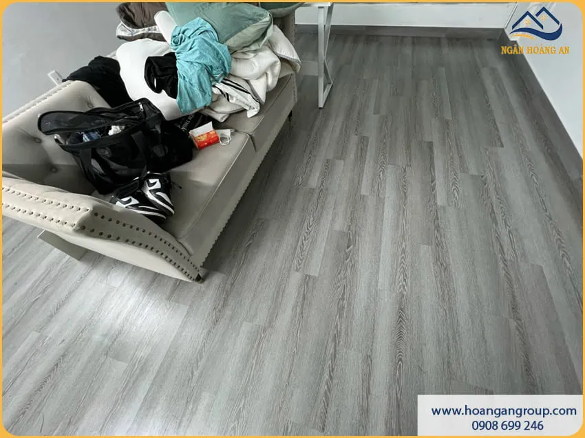 Lát Sàn Nhựa Dán Keo Tăng Thẩm Mỹ Không Gian