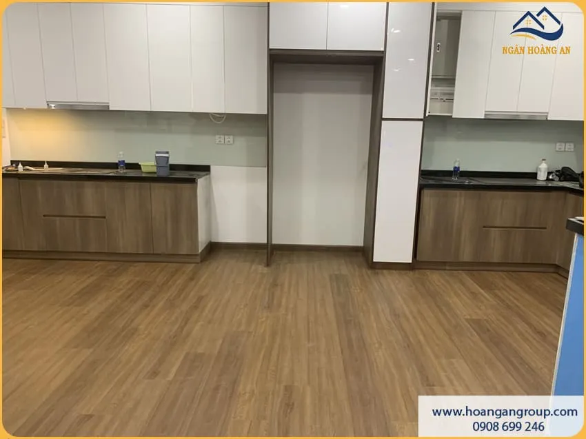 Lát Sàn Nhựa Hèm Khoá Màu Gỗ Cho Căn Hộ