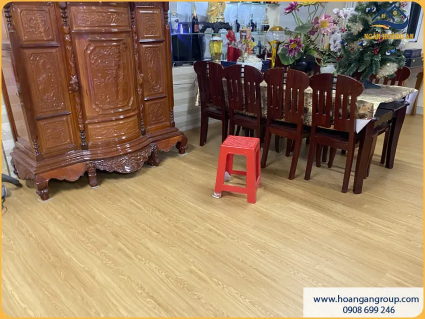 Lát Sàn Nhựa Hèm Khoá Cho Nhà Ở Gọn Gàng
