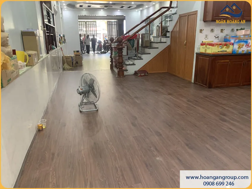Lát Sàn Nhựa Hèm Khoá Cho Nhà Ở Sạch Đẹp Lát Sàn Nhựa Hèm Khoá Cho Nhà Ở Sạch Đẹp