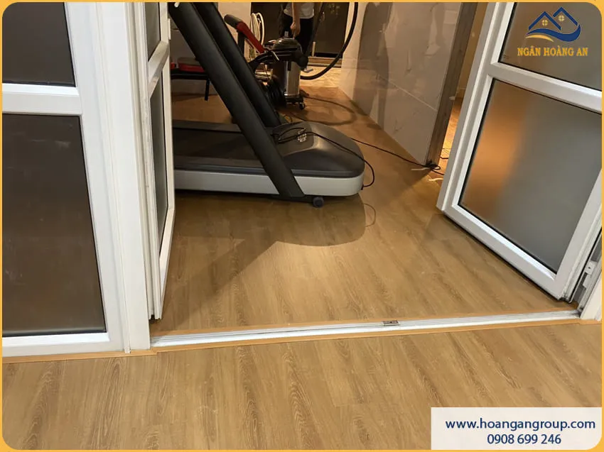 Lát Sàn Nhựa Hèm Khoá Cho Nhà Ở Sạch Đẹp