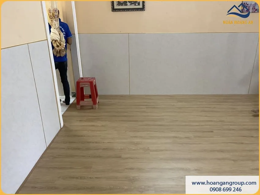 Lát Sàn Nhựa Hèm Khoá Cho Nhà Ở Sạch Sẽ Thoáng Mát Lát Sàn Nhựa Hèm Khoá Cho Nhà Ở Sạch Sẽ Thoáng Mát